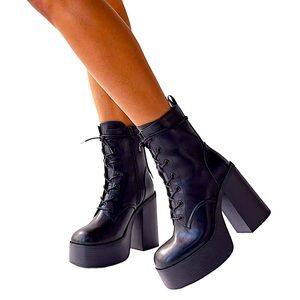URBAN OUTFITTERS BOOTS💋NWT
